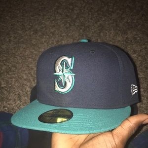 Fitted hats half off%